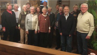 Gruppe lächelnder Senioren.